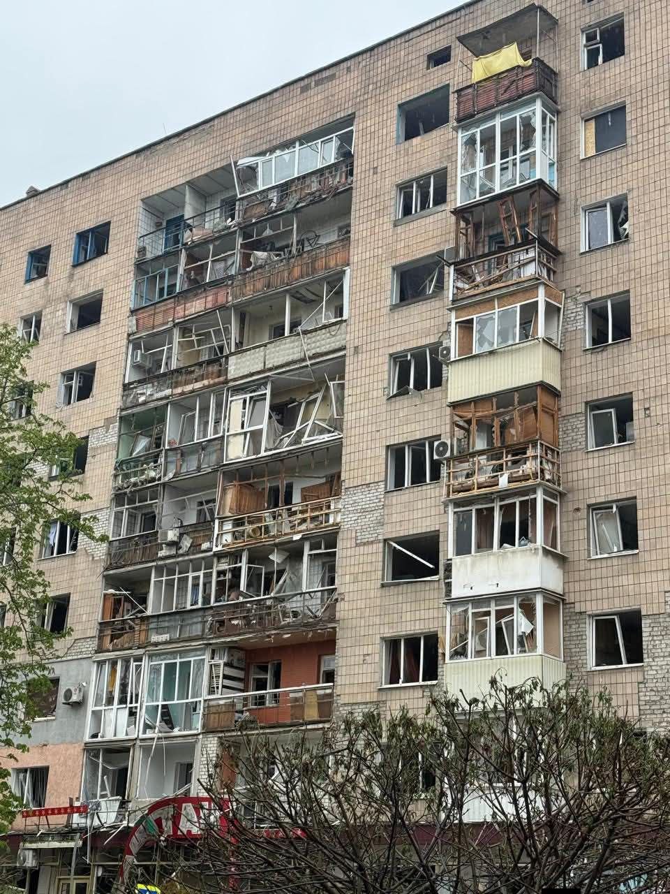 Зображення посту: Росія двічі вдарила по Слов’янську авіабомбами: є поранені