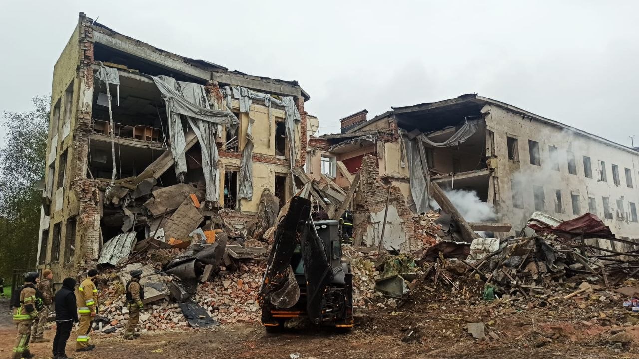 Стаття: Росія вдарила по центру Слов’янська півторатонною бомбою: щонайменше 20 будинків пошкоджені