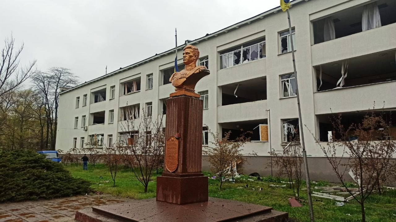 Зображення посту: Росія вдарила по центру Слов’янська півторатонною бомбою: щонайменше 20 будинків пошкоджені