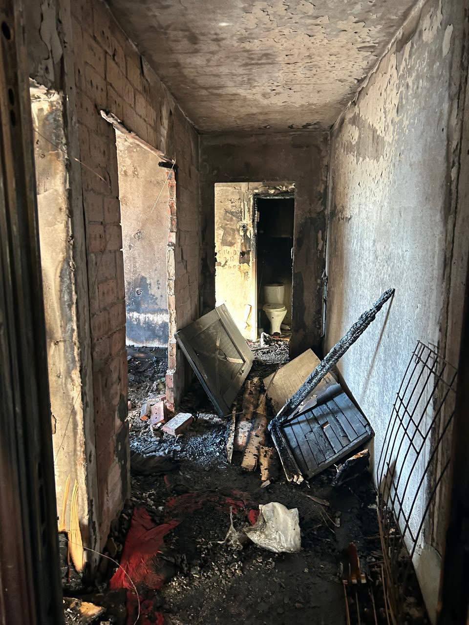 Зображення посту: У Краматорську дрон влучив у багатоповерхівку: є поранена