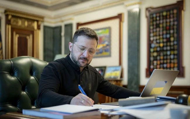 Стаття: Зеленський підписав укази про продовження воєнного стану та мобілізації