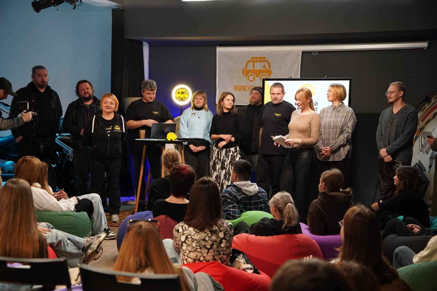 Стаття: У Харкові продовжили реєстрацію на «Жовтий автобус»
