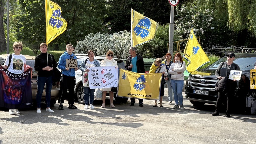 Стаття: «Чотири роки полону — це знущання»: у Києві пройшла акція на підтримку захисників Маріуполя