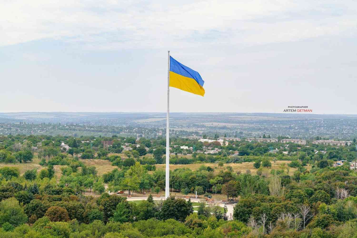 Стаття: Росіяни вдруге за добу атакували найбільший прапор Донеччини у Краматорську