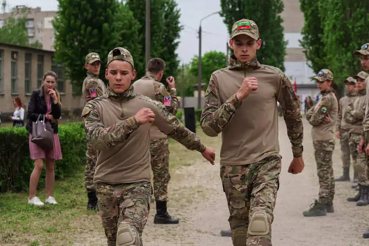 Зображення посту: На окупованій Луганщині 95 тисяч дітей залучили до пропагандистського руху