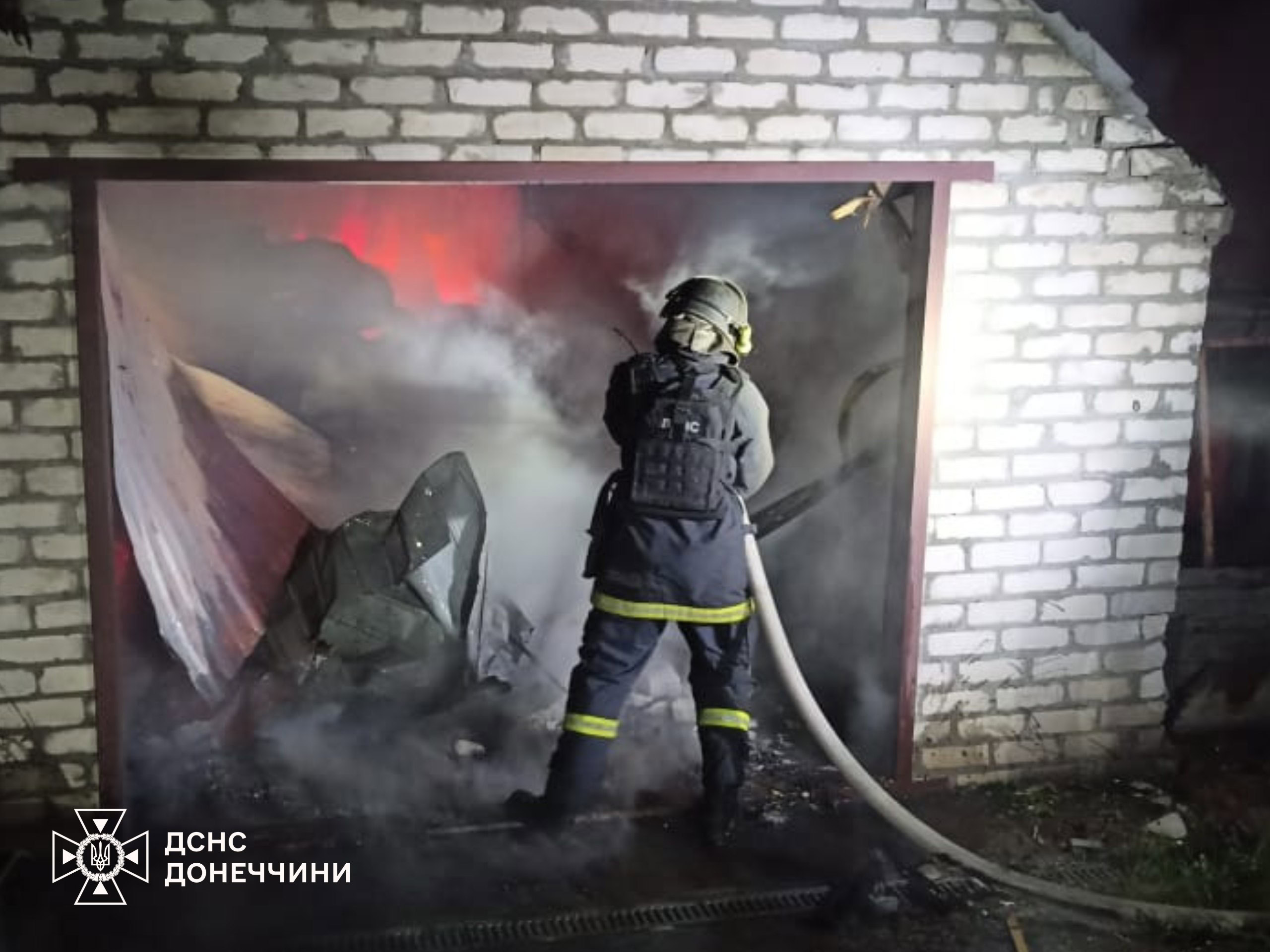 Зображення посту: 24 атаки за добу: окупанти пошкодили обстрілами будинки, лікарню та авто на Донеччині