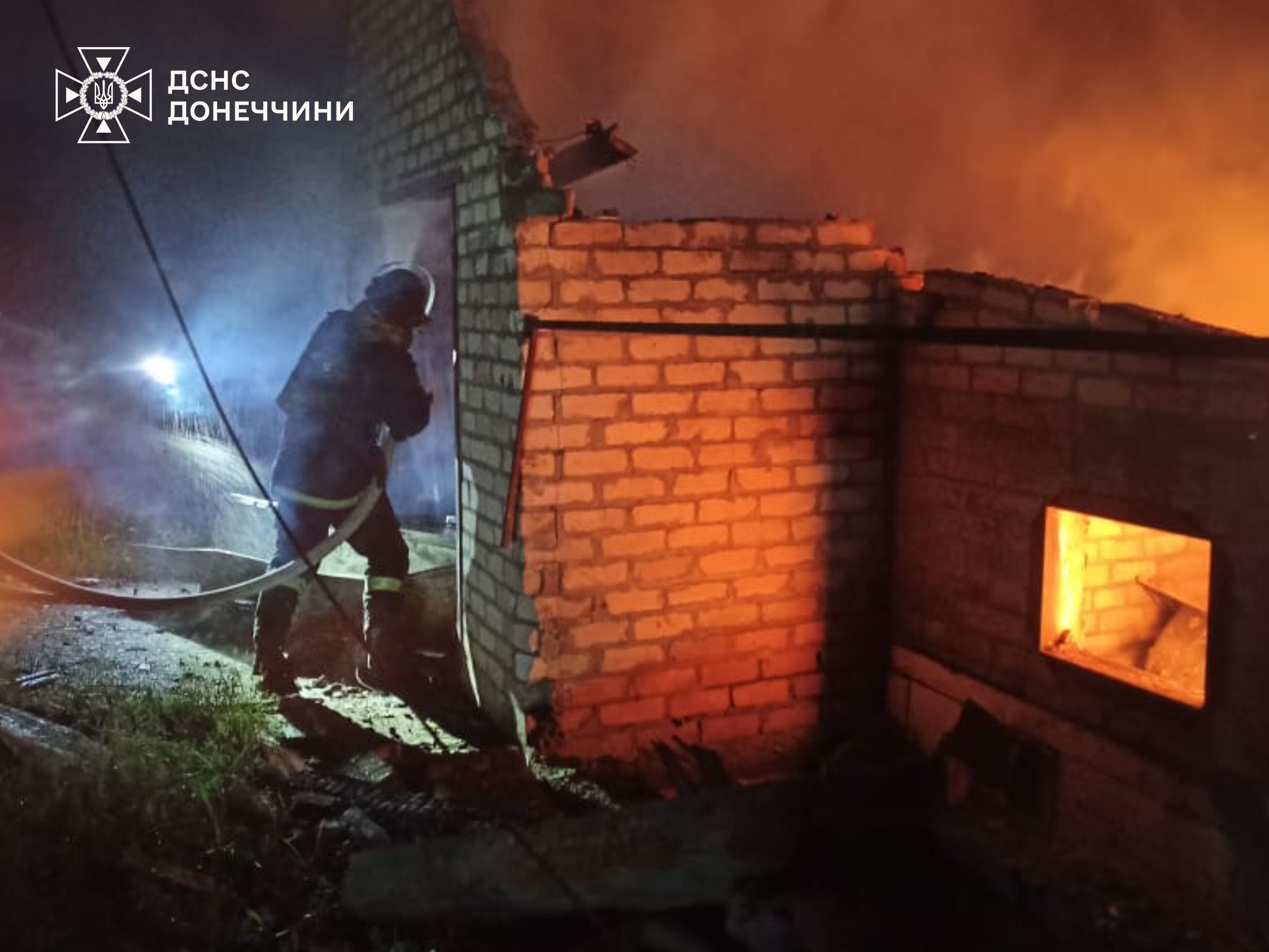 Зображення посту: 24 атаки за добу: окупанти пошкодили обстрілами будинки, лікарню та авто на Донеччині