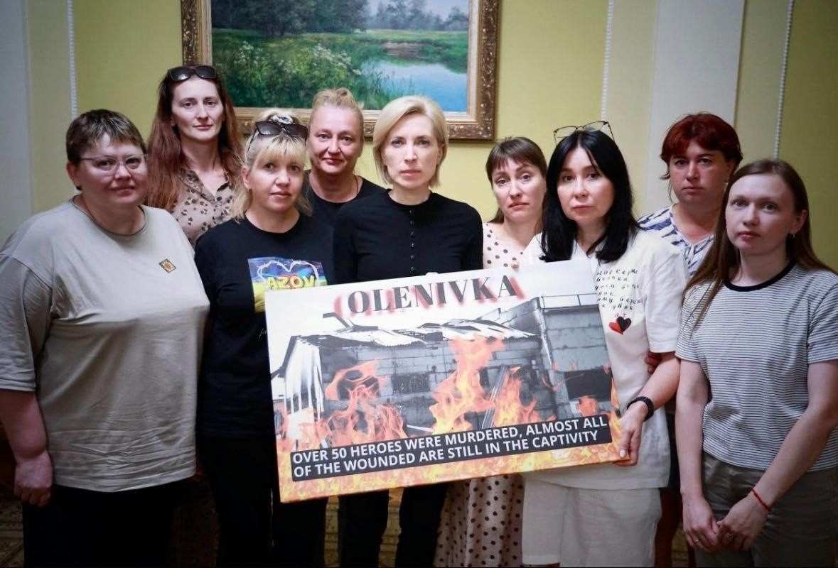 Зображення посту: «Оленівка триває»: як родини  захисників Маріуполя пʼятий рік намагаються повернути своїх рідних додому.