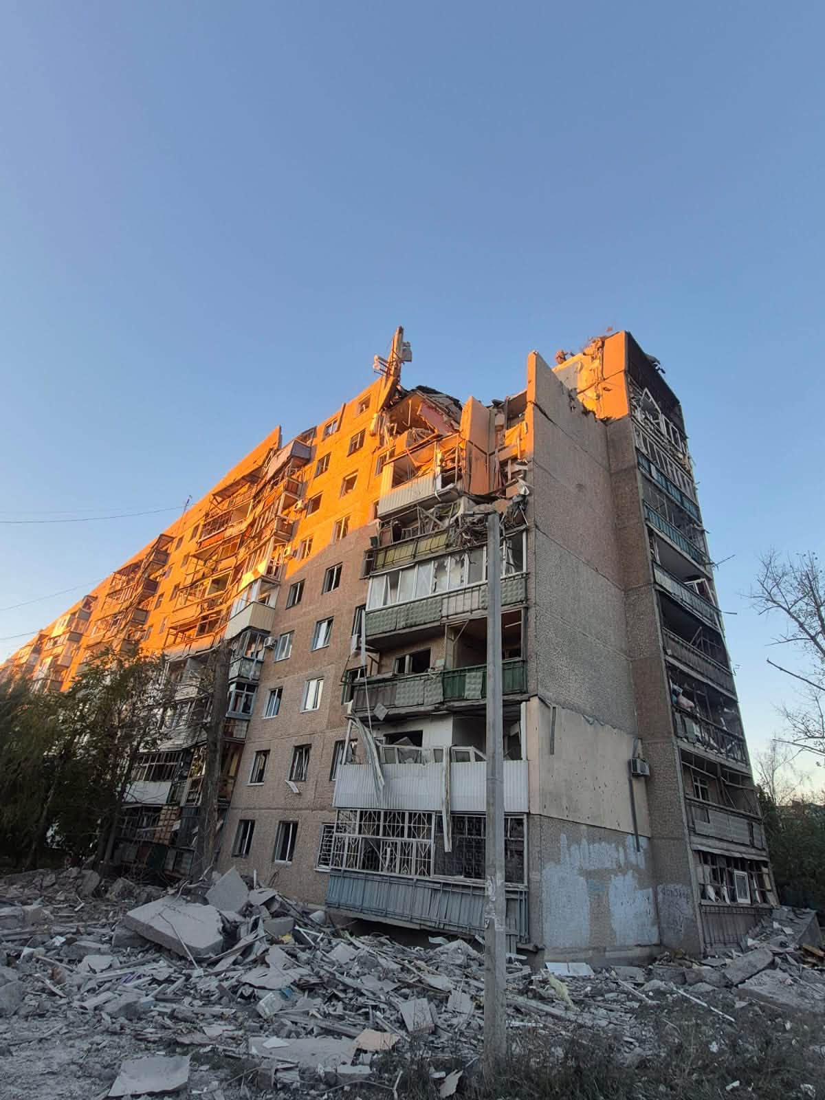 Зображення посту: У Слов’янську російські авіабомби частково зруйнували один із найстаріших навчальних закладів міста