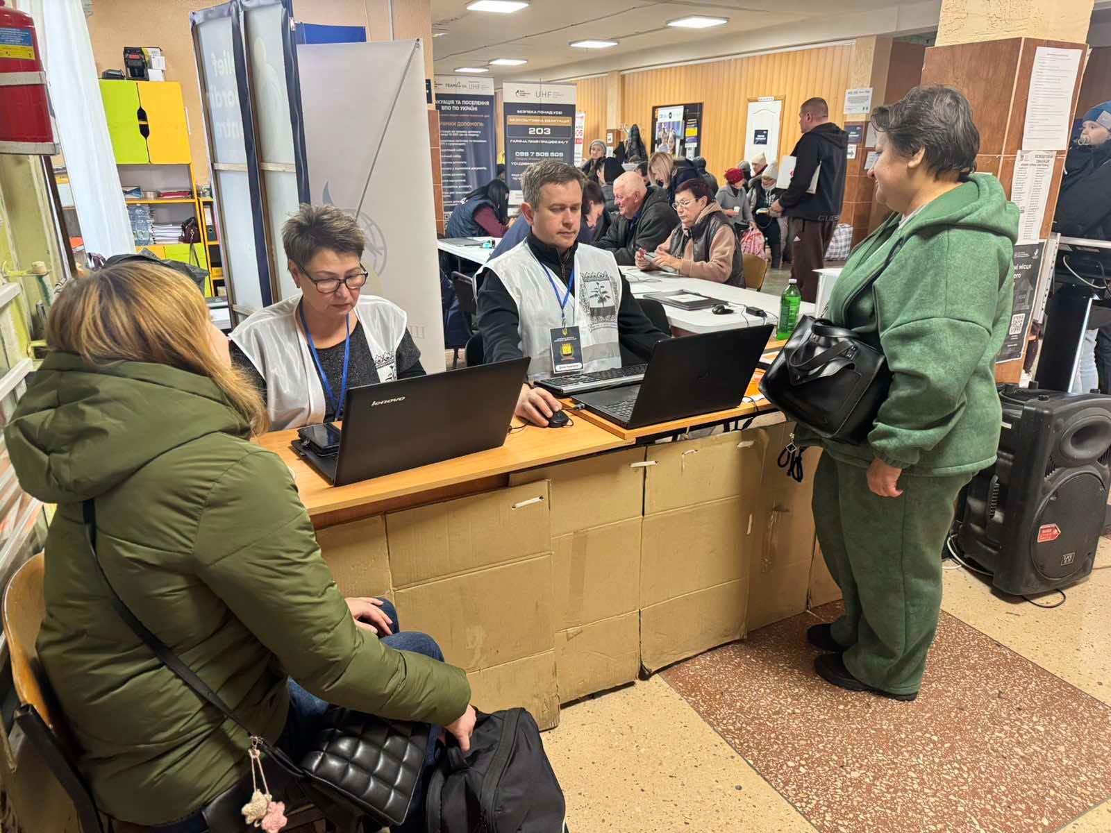 Стаття: Понад 135 тисяч жителів Донеччини отримали допомогу в транзитних центрах після евакуації