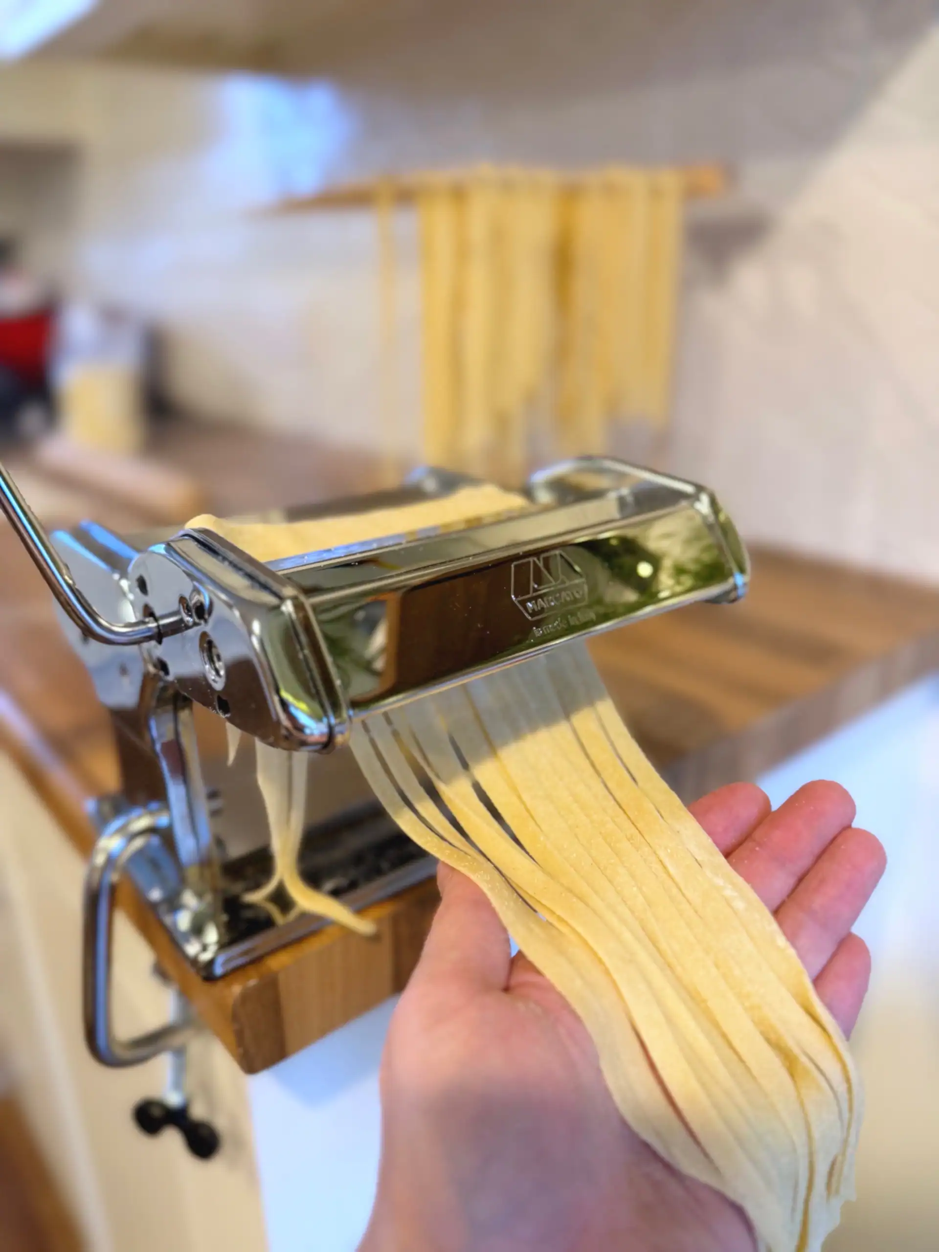 Cutting pasta dough using the cutter