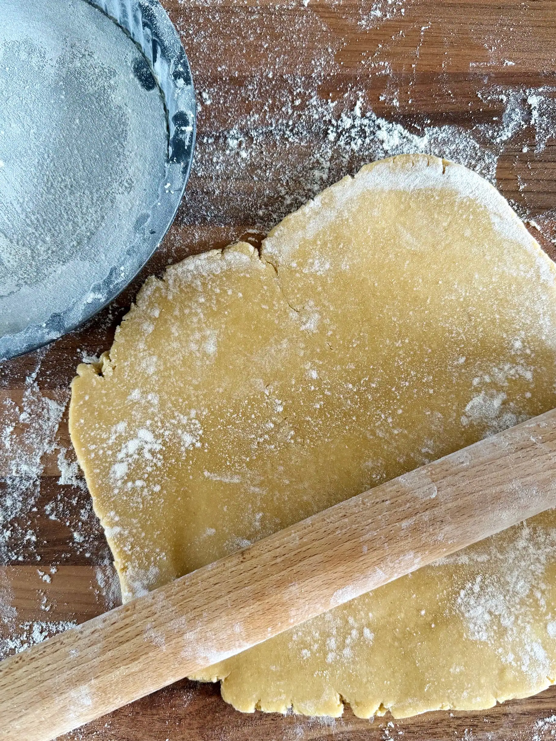 rolling pastry for the tart case