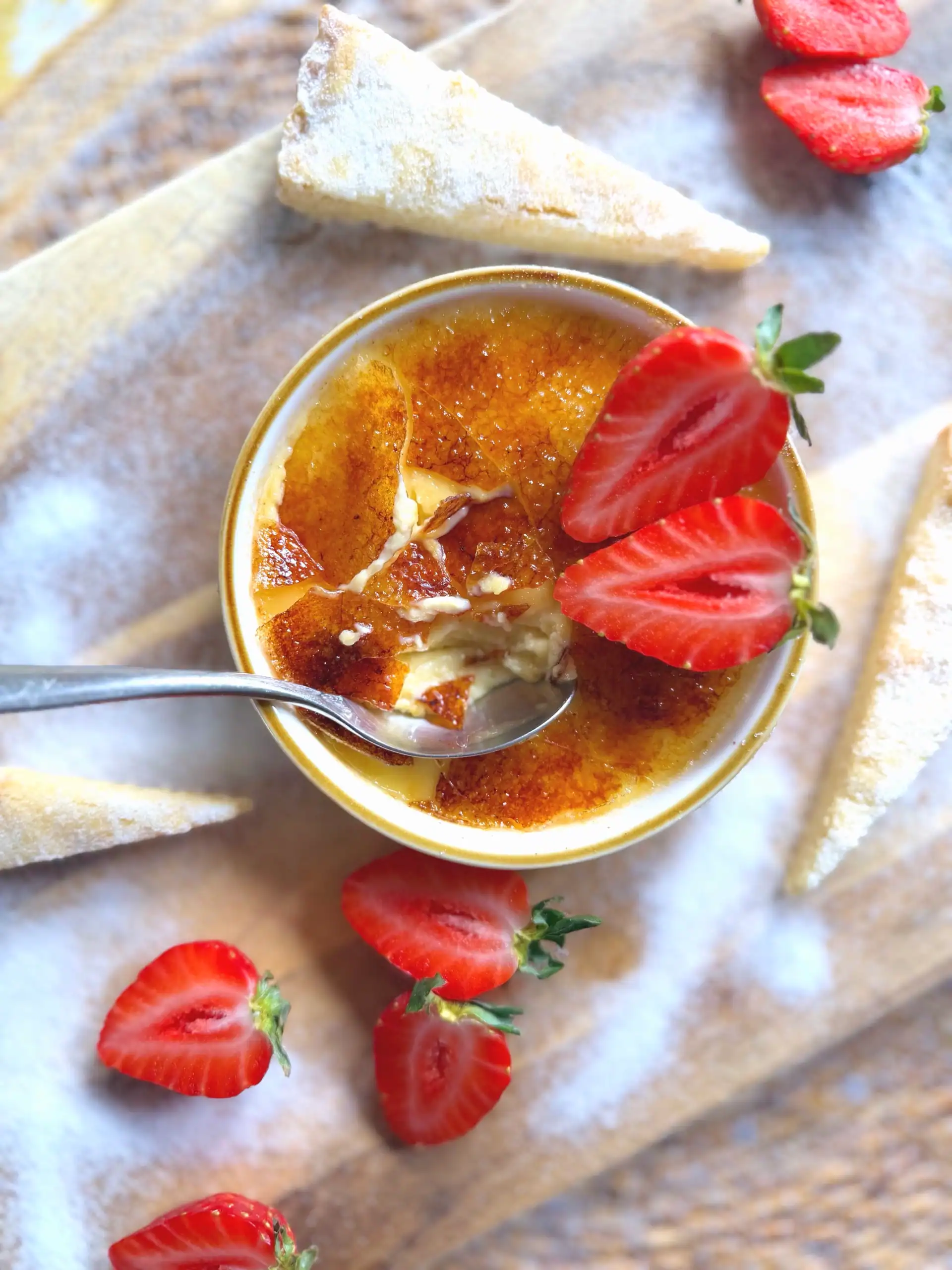 Shortbread served with creme brulee