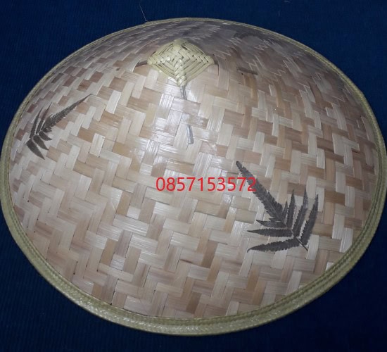 nón tre chiếc lá