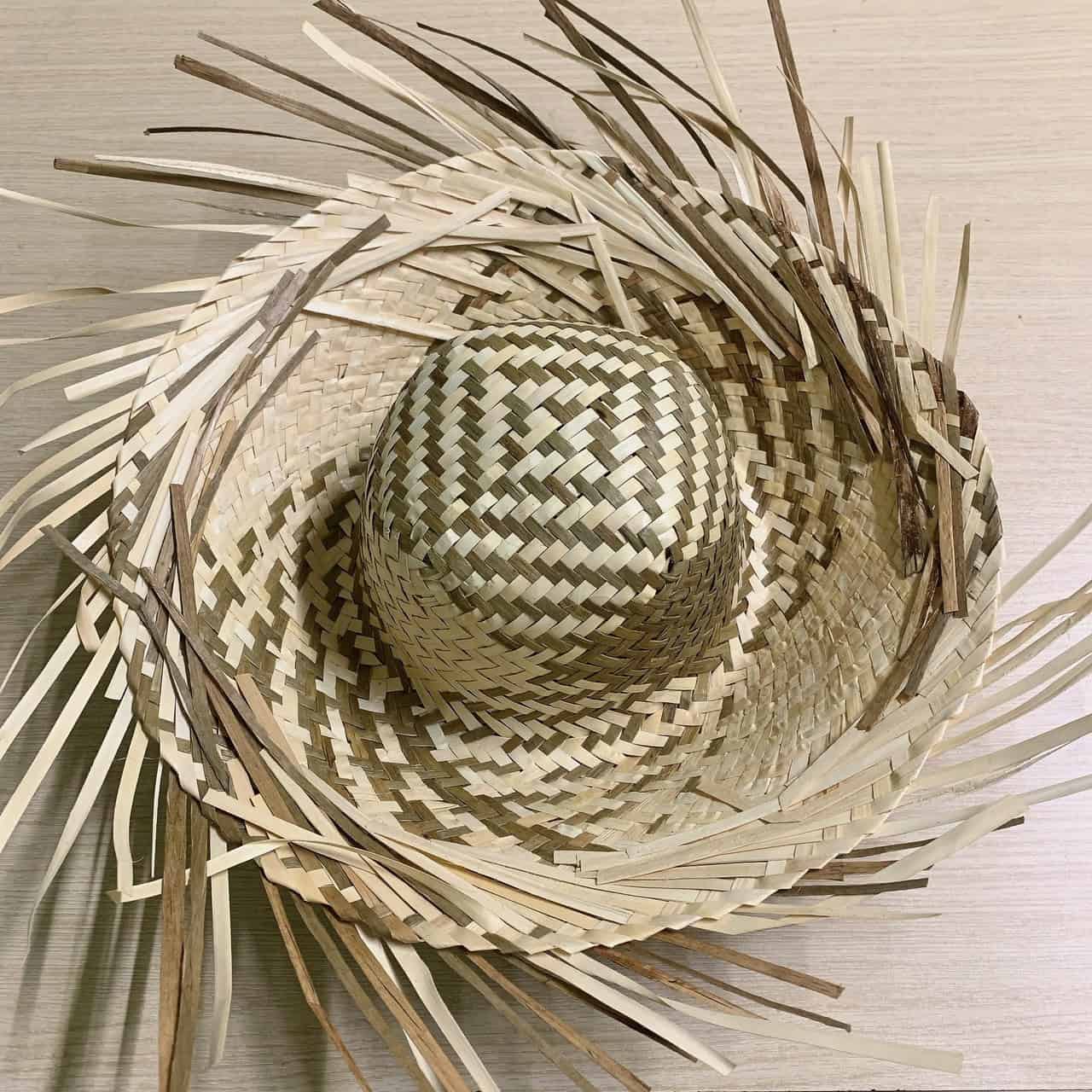 nón lát tua đi biển