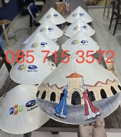 vẽ hình lên nón lá theo yêu cầu