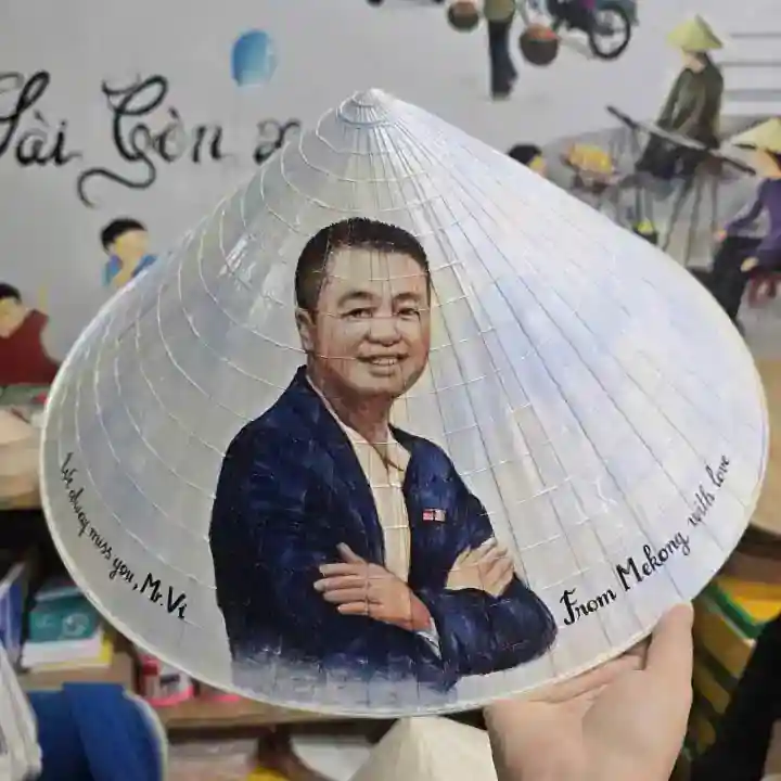 Mua nón lá vẽ theo yêu cầu làm quà tặng và trang trí