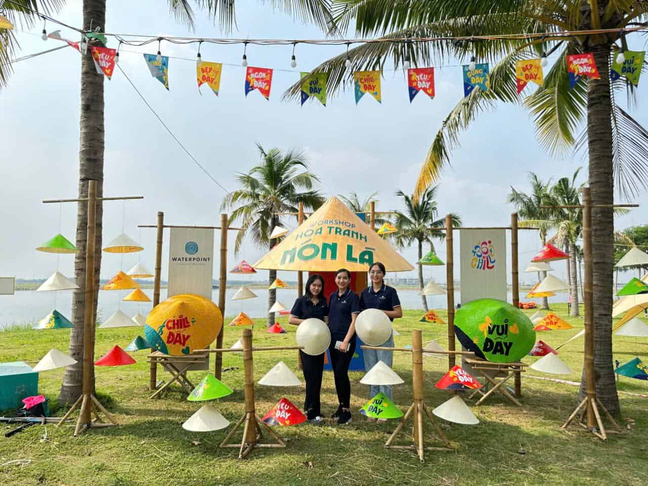 Vietnamese conical hat outdoor decoration setup by Dasaque