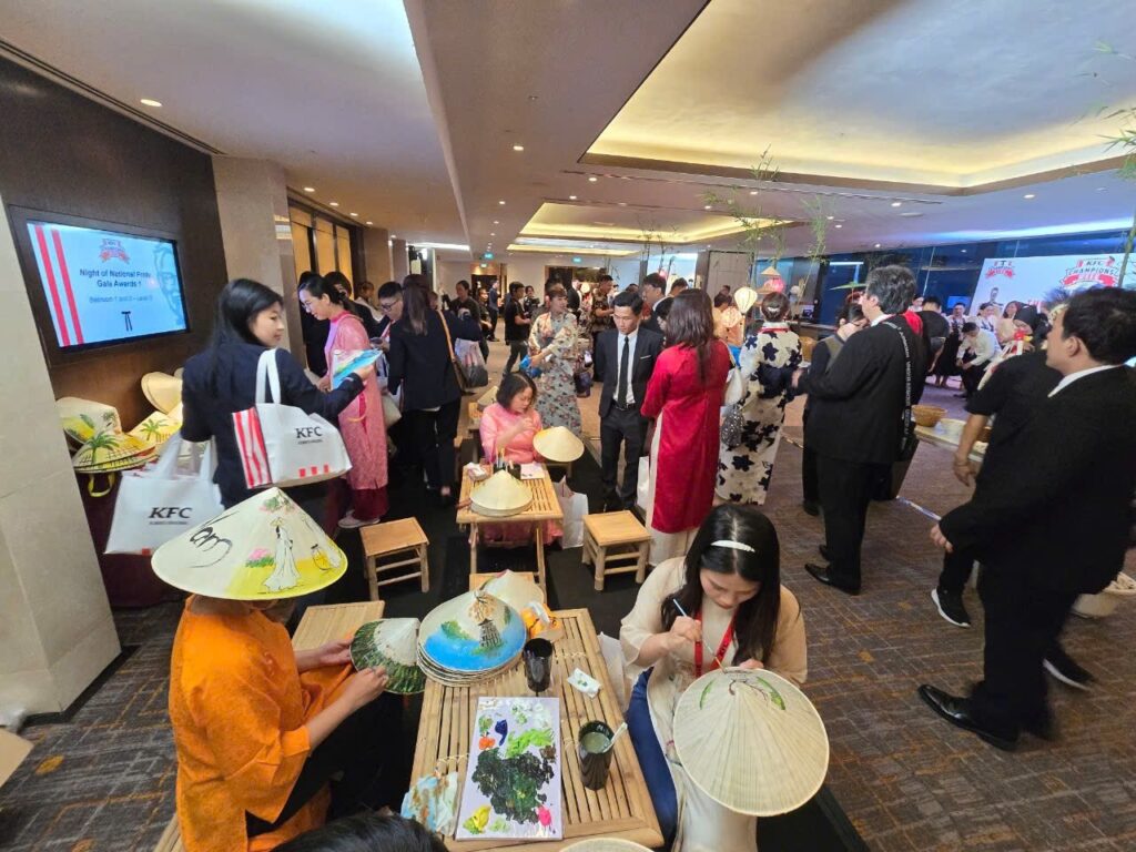 Workshop for tour groups in Ho Chi Minh City with Vietnamese craft activities