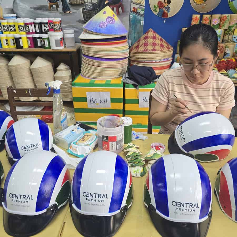 dịch vụ vẽ nón bảo hiểm tphcm