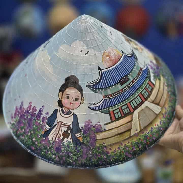 Cách chọn nón lá vẽ tay làm quà tặng phù hợp