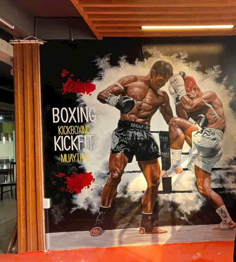 Vẽ tranh tường phòng gym: hai võ sĩ boxing, kickboxing, muay thai