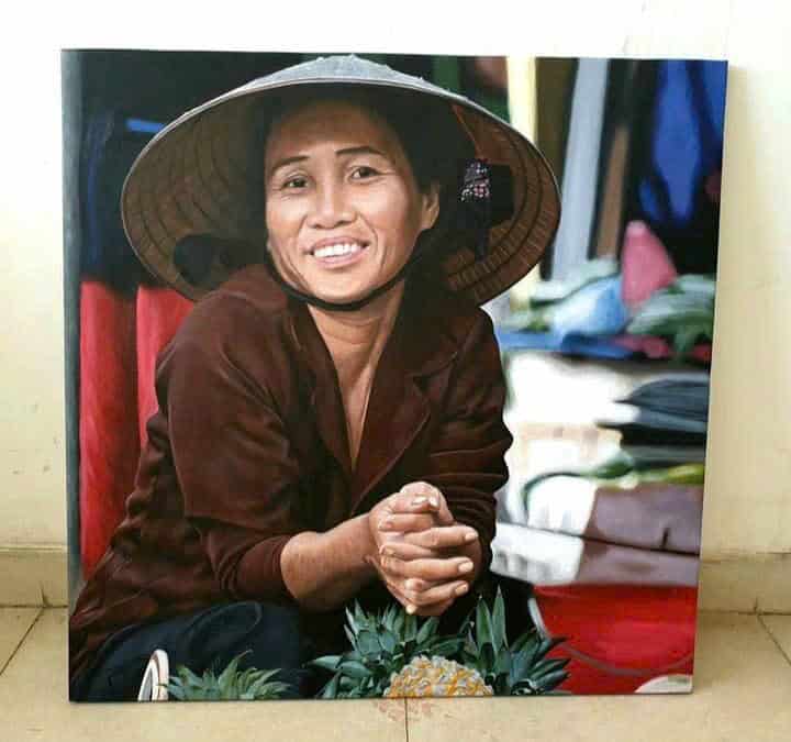 Tranh chân dung người phụ nữ Việt đội nón lá, nụ cười hiền, vẽ tay sơn dầu