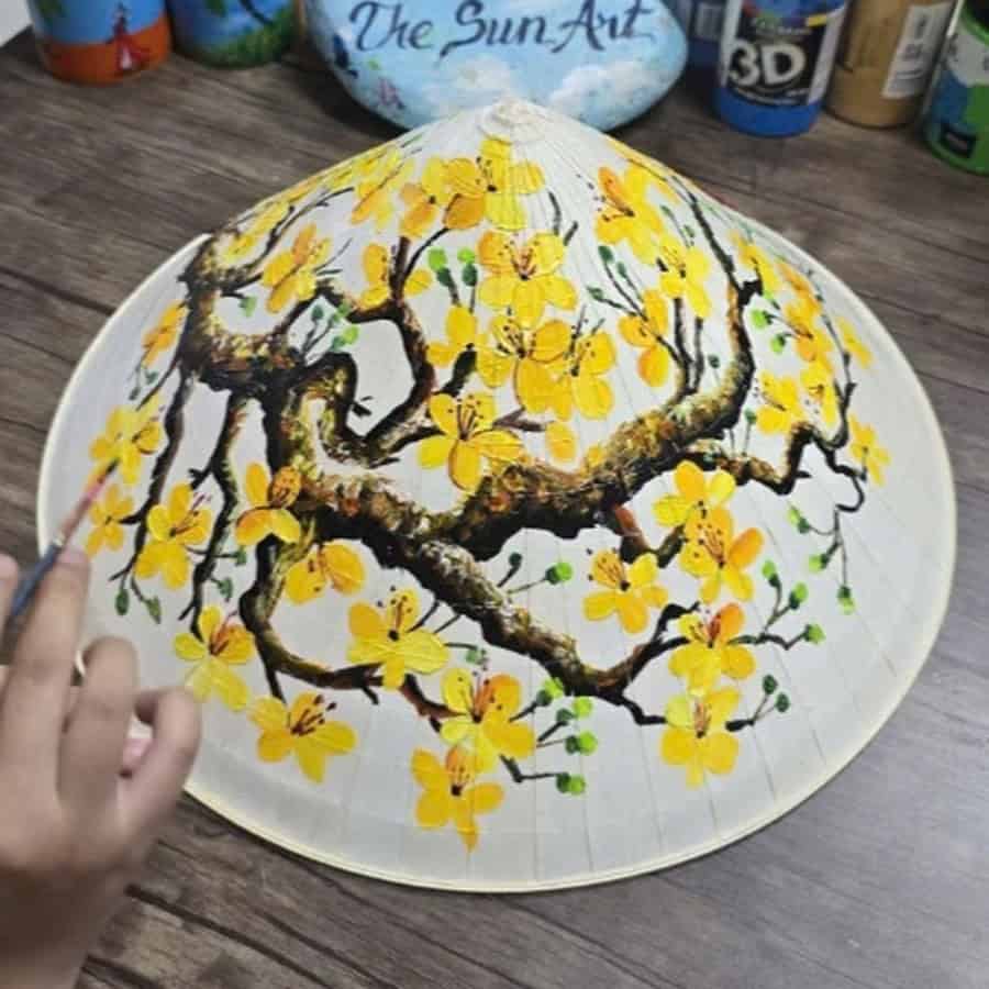 Nón lá vẽ tay hoa mai vàng cành mai đón Tết