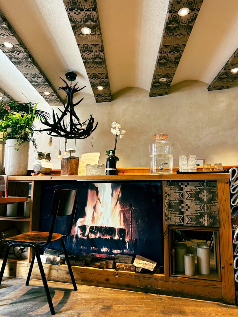 Fake fire and cosy decor in Petit Royal, Zermatt cafe.