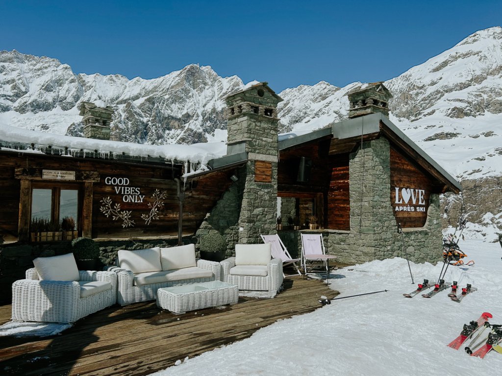 Love Apres Ski Bar Cervinia among the Italian Alps.