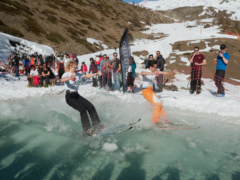 Skiers waterskiing at Adler Hitta Zermatt.