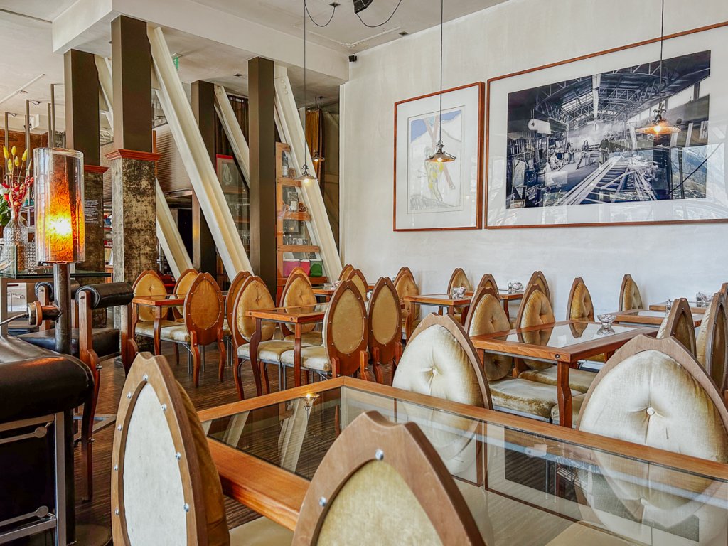 Classy and modern tables at After Seven in Zermatt.