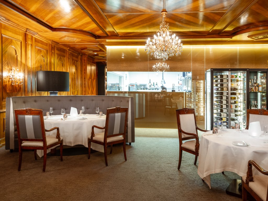Upscale restaurant decor from Prato Borni Zermatt