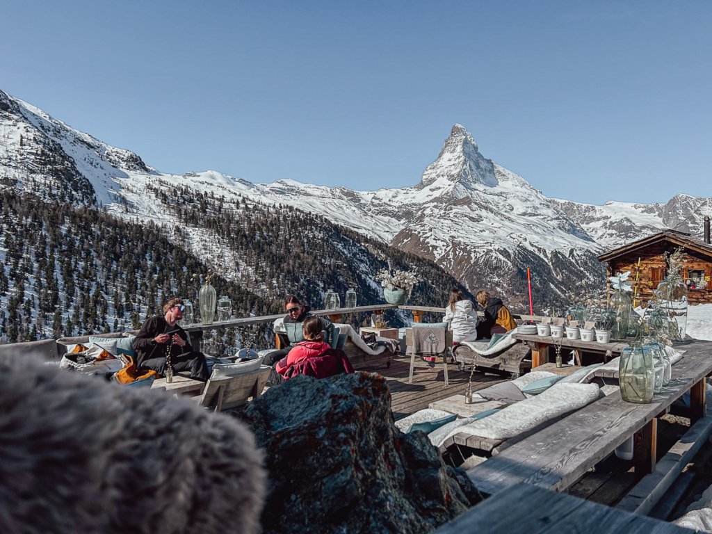 @Paradise outdoor terrace with a Matterhorn view in winter.