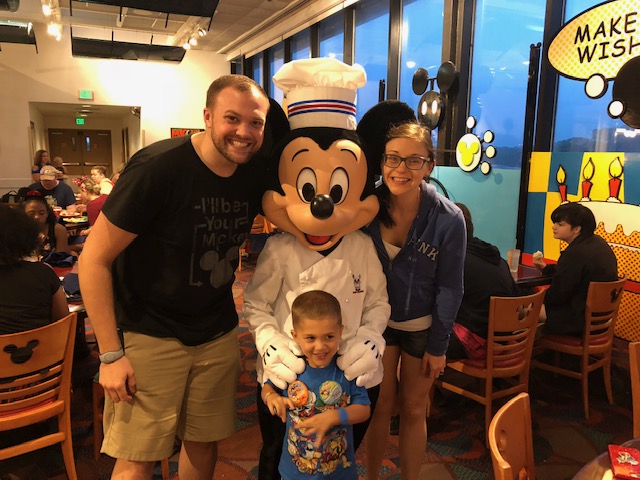 #DisneyMomLife - Managing the Disney Chaos 1