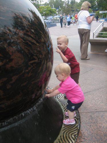 Ball water fountain in front of Space mountain