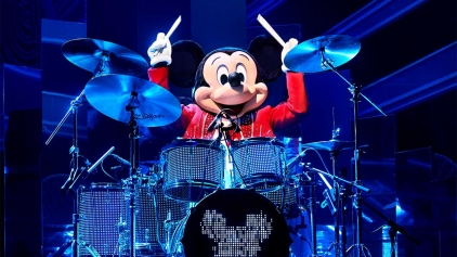What Does Disneyland Paris Do For Christmas? 4