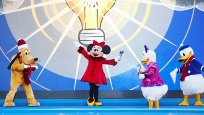 What Does Disneyland Paris Do For Christmas? 5