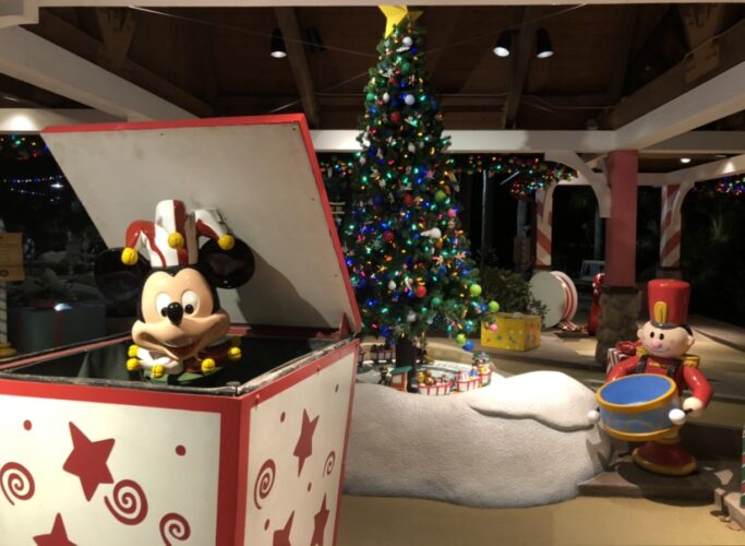 Winter Summerland: Disney World’s Christmas Themed Mini-Golf Course 1