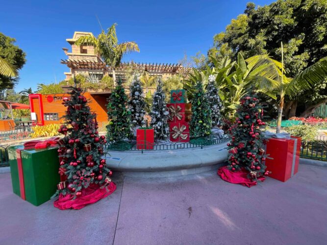 What is Open & Closed at the Disneyland Resort? 3