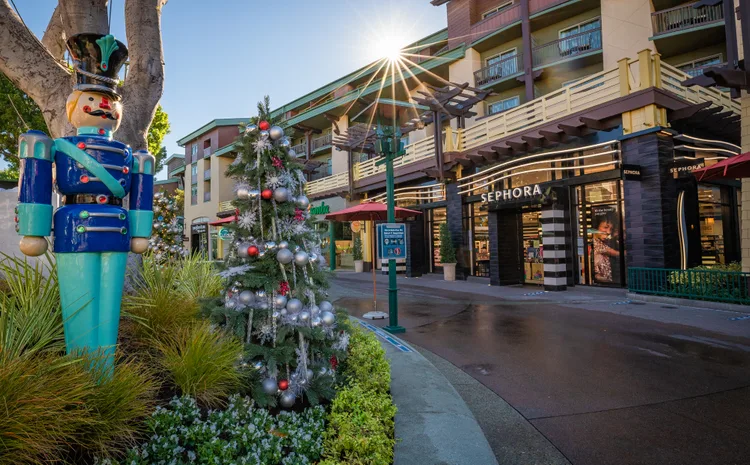 Disneyland Resort Holiday Season Fun Facts 10 Disneyland Resort Holiday Season Fun Facts 10