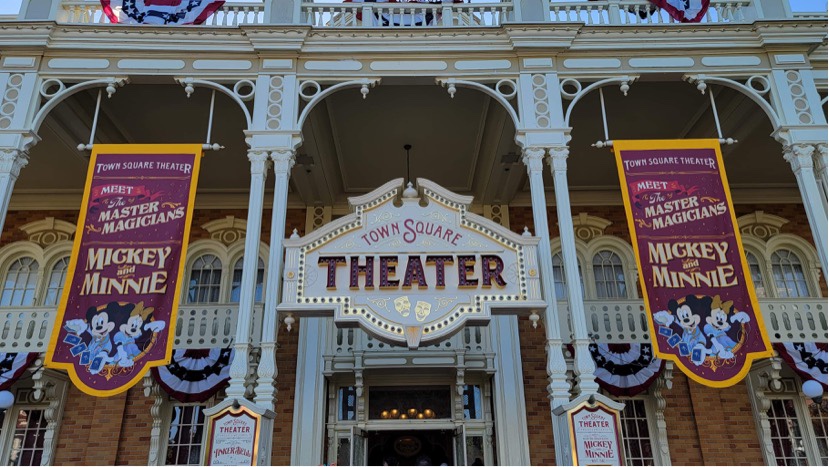 You Can Now Meet Mickey & Minnie Together In Their 50th Anniversary Outfits In Magic Kingdom! 2 Meet Mickey & Minnie