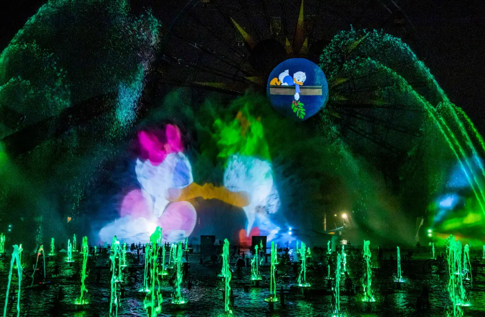 The Holiday Season Returns to the Disneyland Resort November 11 2 The Holiday Season Returns to the Disneyland Resort November 11 2