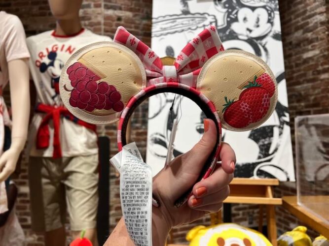 Most Recent Minnie Ears Spotted At Walt Disney World! 3 Minnie Ears