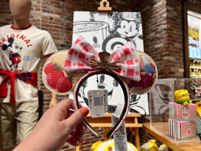 Most Recent Minnie Ears Spotted At Walt Disney World! 2 Minnie Ears