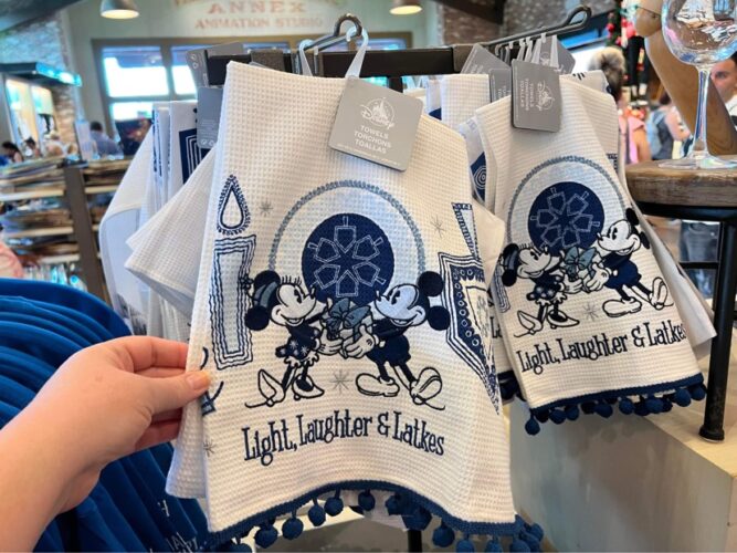 Disney Delivers With The Holiday Merchandise At Disney World And ShopDisney! 36 Holiday merchandise