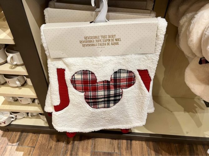 Disney Delivers With The Holiday Merchandise At Disney World And ShopDisney! 4 Holiday merchandise