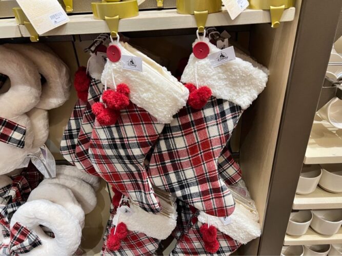 Disney Delivers With The Holiday Merchandise At Disney World And ShopDisney! 7 Holiday merchandise