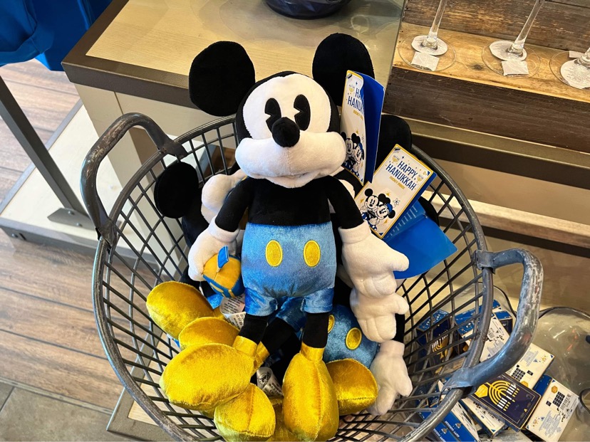 Disney Delivers With The Holiday Merchandise At Disney World And ShopDisney! 33 Holiday merchandise