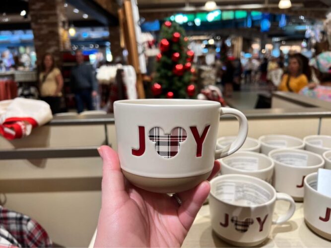 Disney Delivers With The Holiday Merchandise At Disney World And ShopDisney! 6 Holiday merchandise